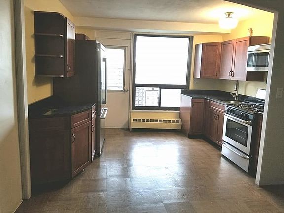 5th image of 6125 98th St APT 16N