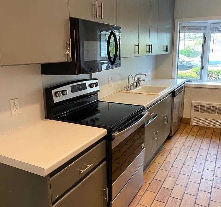 2nd image of 369 Island Ave