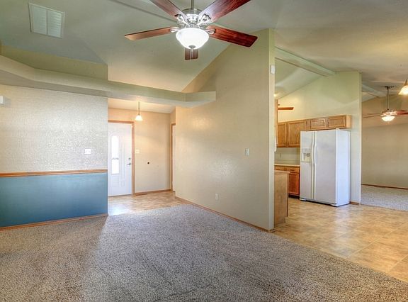 5th image of 405 Rosewood