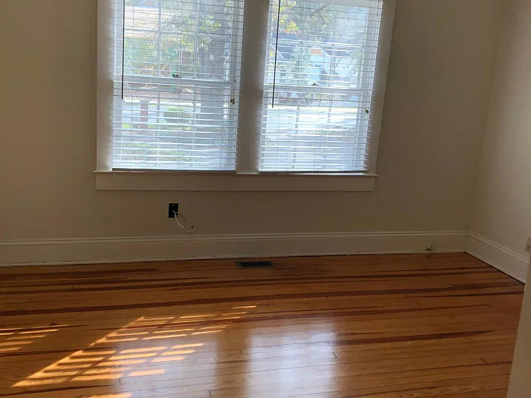 526 Glenview Dr — Photo 13