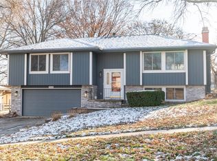 9928 Colby Ave, Clive, IA 50325