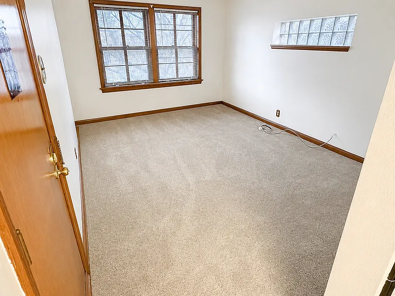 4936 Winona Ave #2E — Photo 6