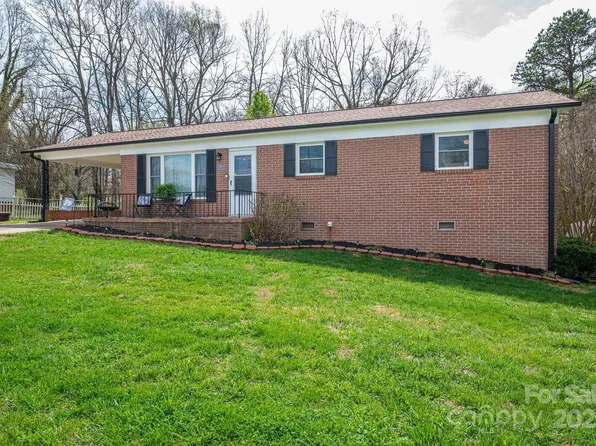 5075 Fleetwood Dr, Hickory, NC 28602