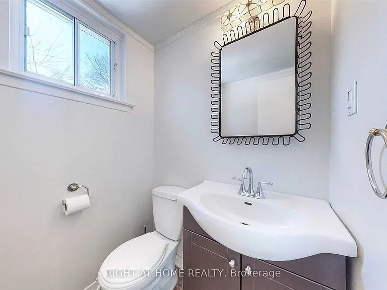 54 Penwick Cres — Photo 15