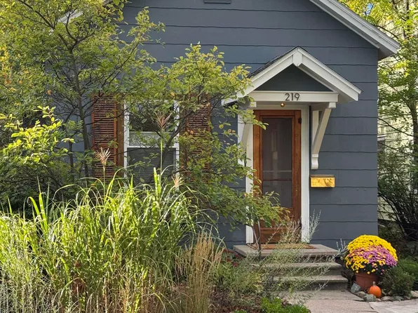 219 7th St, Traverse City, MI 49684