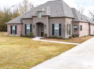 29382 Quezada St, Livingston, LA 70754