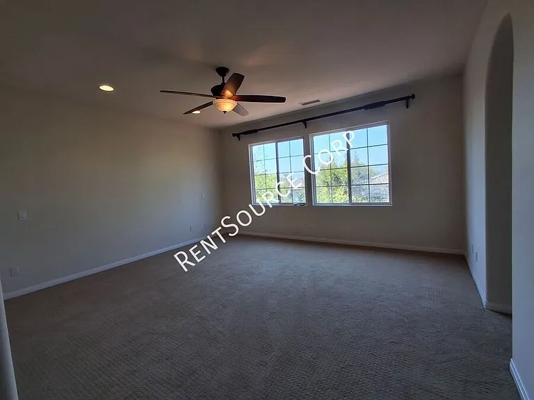 24310 Las Palmas St — Photo 28