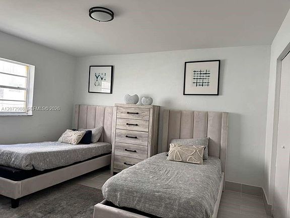 4th image of 955 W 74th St APT 207