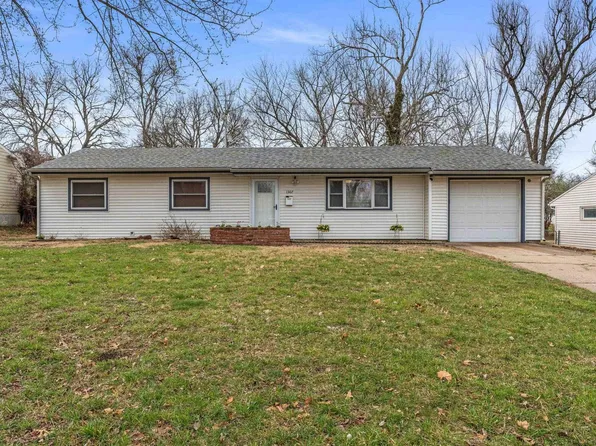 1307 SW 30th St, Topeka, KS 66611