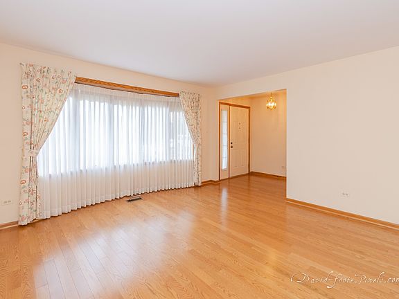4th image of 2938 Becket Ave