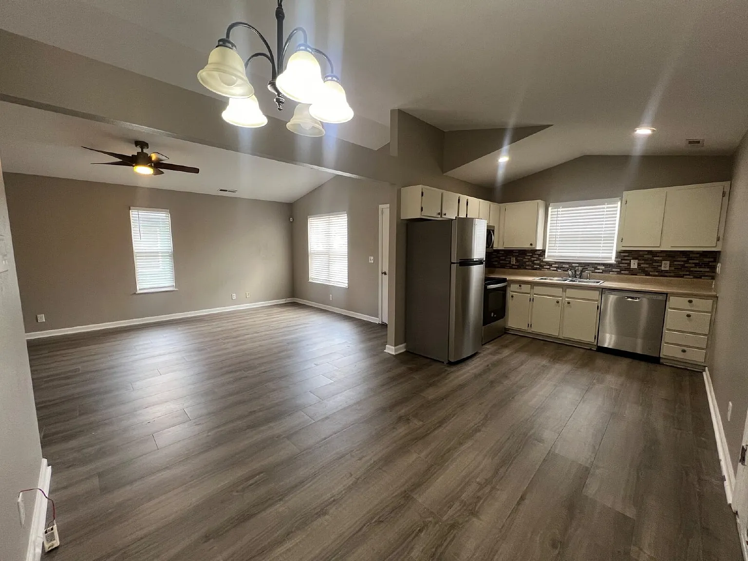 3 bed, 2.0 bath, 1237 sqft, $1,650 — Photo 2