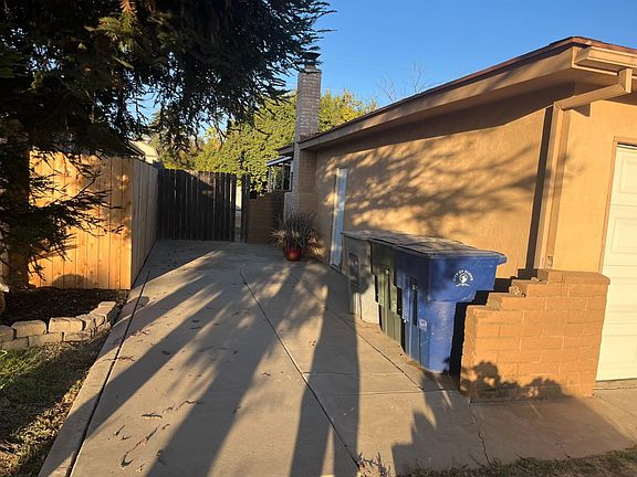3rd image of 2524 Lind Ave