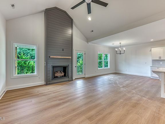 4th image of 123 Quiet Stroll Ln