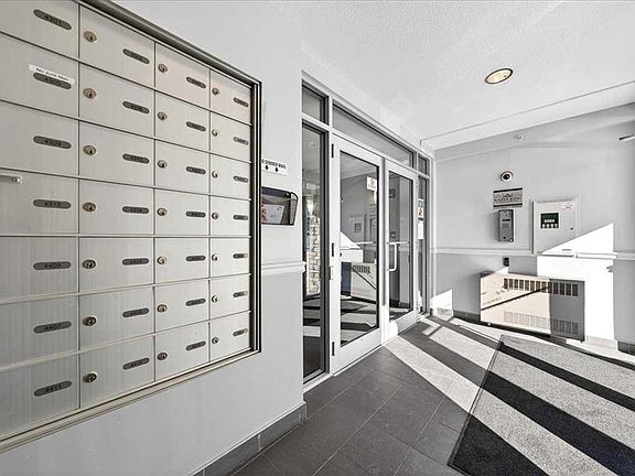 4th image of 155 N Skyview Ranch Way NE #4211