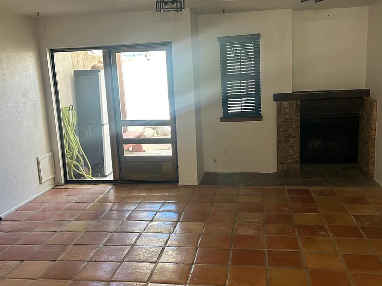 2730 Calle Anna Jean #D — Photo 4