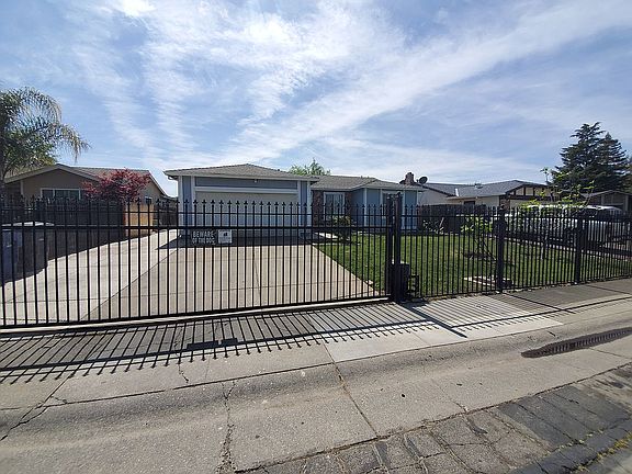 3rd image of 3910 Cottontail Way