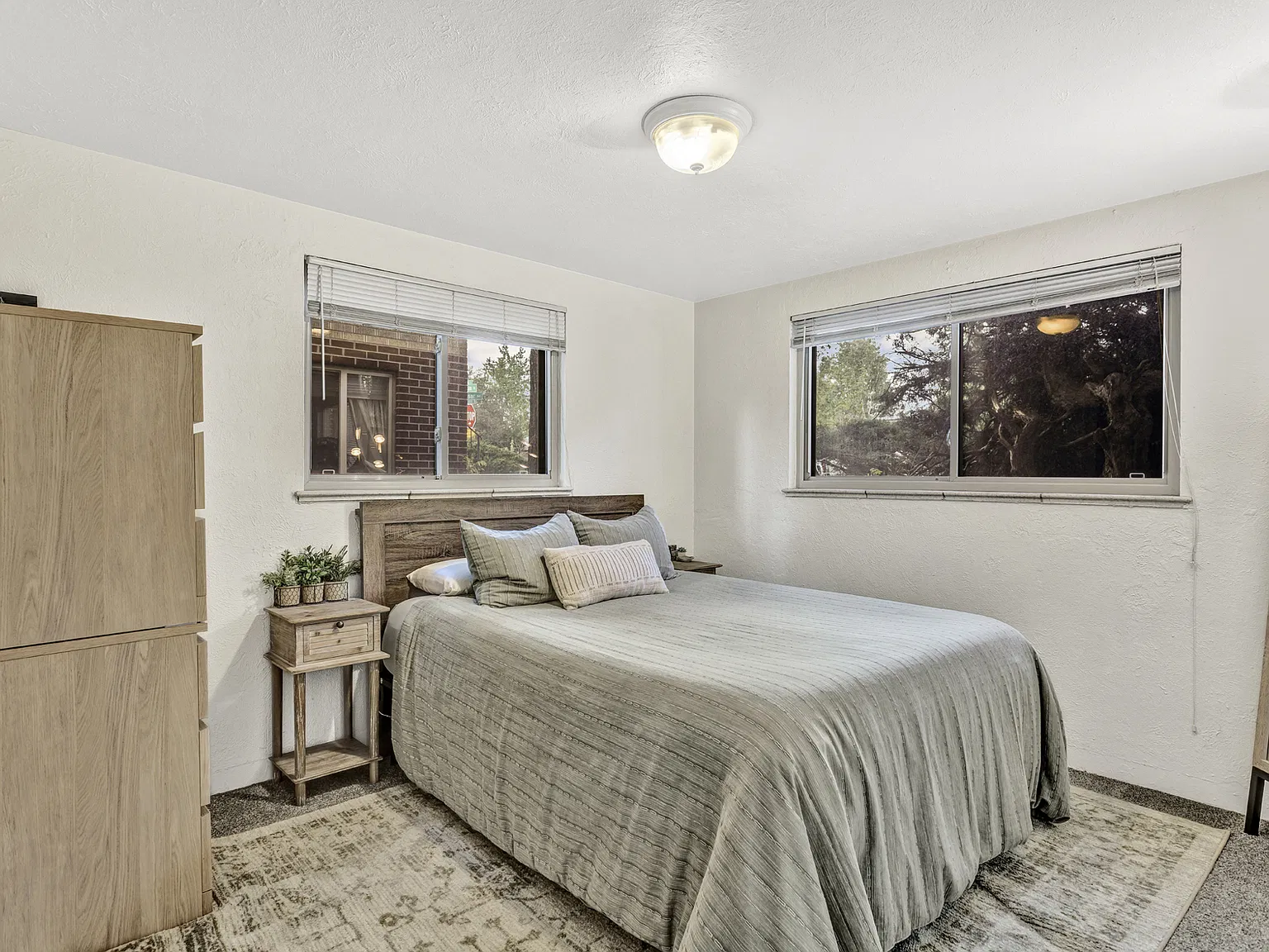 2 bed, 806 sqft, $2,100 — Photo 2