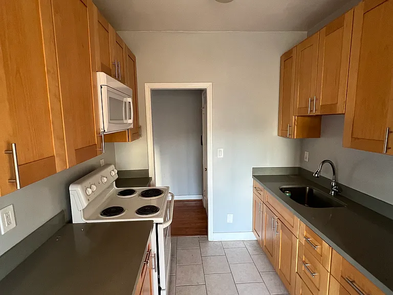 428 E 19th St #1 — Photo 14