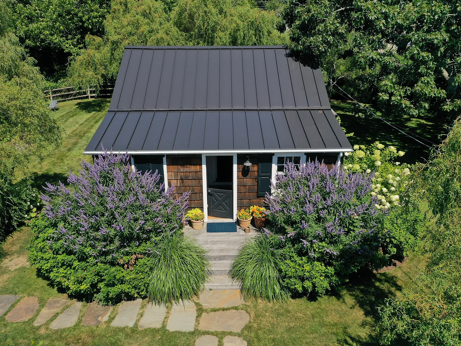 Storybook Cottage in Hither Hills — Photo 4