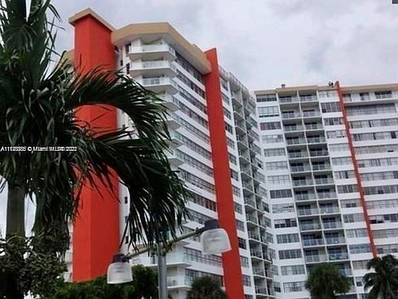 3rd image of 1301 Miami Gardens Dr #1605W