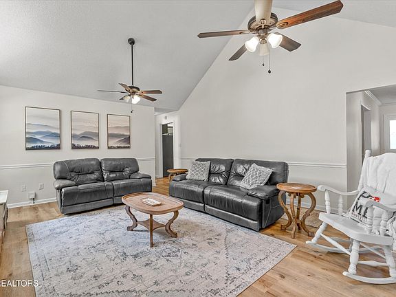 5th image of 1717 Westcliff Dr