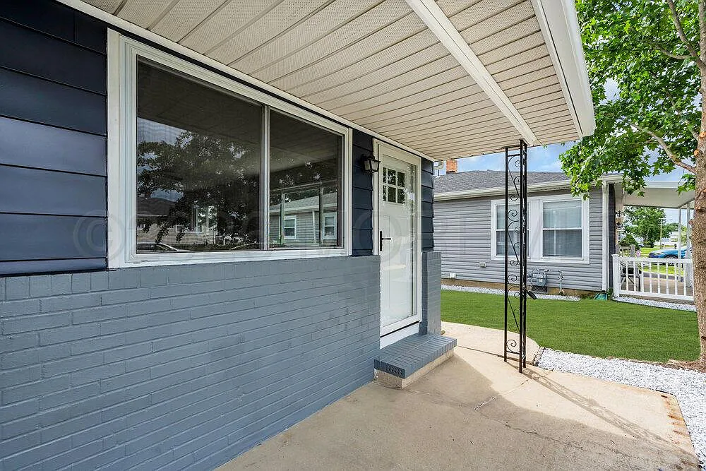 2 bed, 1.5 bath, 1124 sqft, $2,450 — Photo 2
