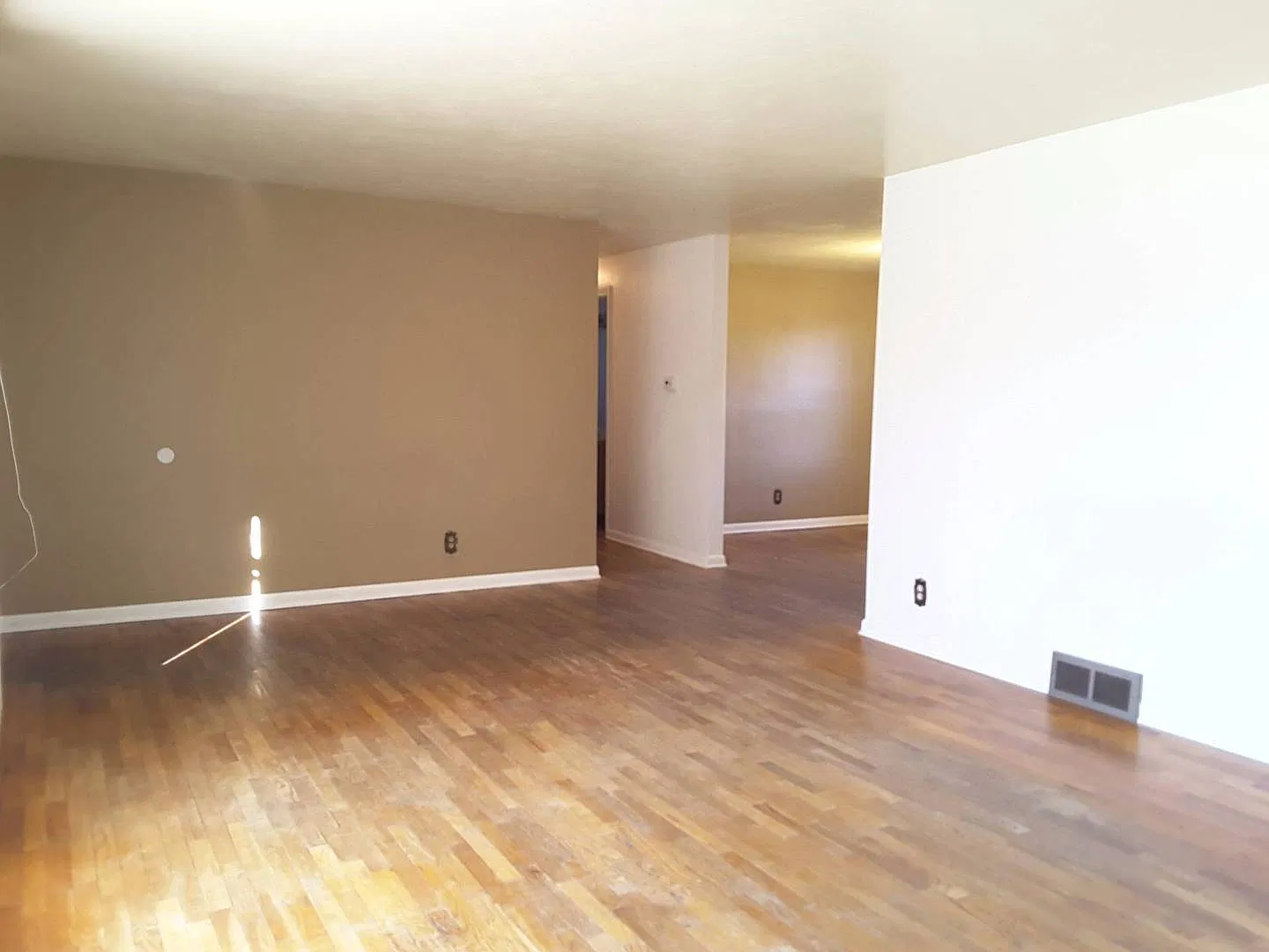 Beautiful 3 Bedroom Brick Home in Osceola! — Photo 4