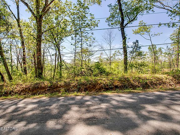 2nd image of 555 Oak Grove Rd