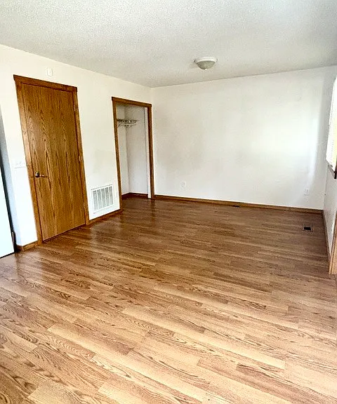 403 4th Ave NE — Photo 3