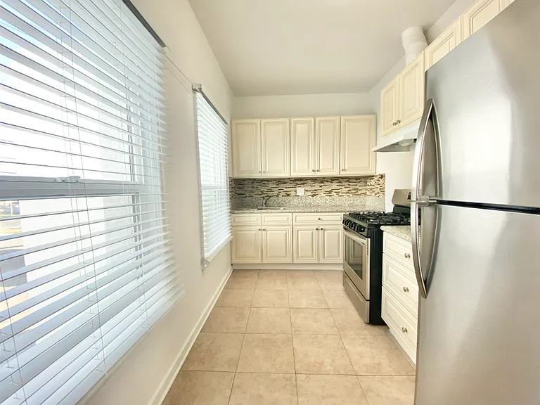 Harvard Hill Apartments - Harvard Hill LLC — Photo 14