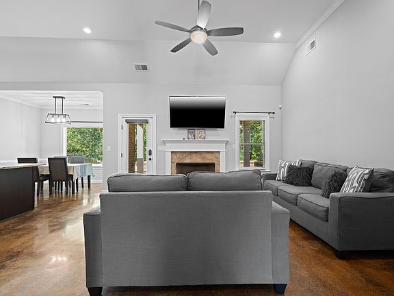 5th image of 45 Whispering Creek Dr
