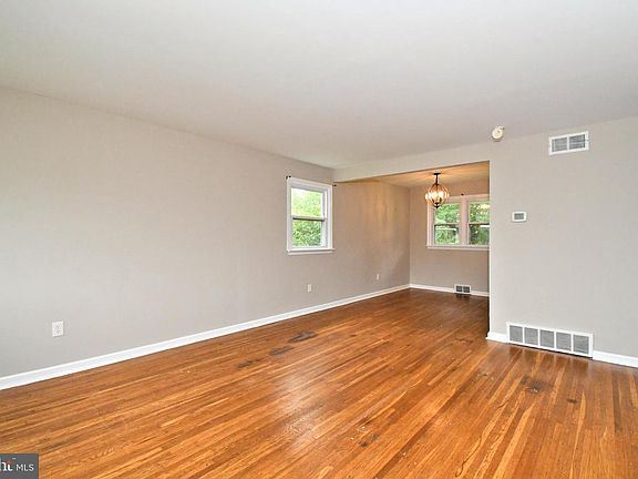 4th image of 3619 Deepwater Ln