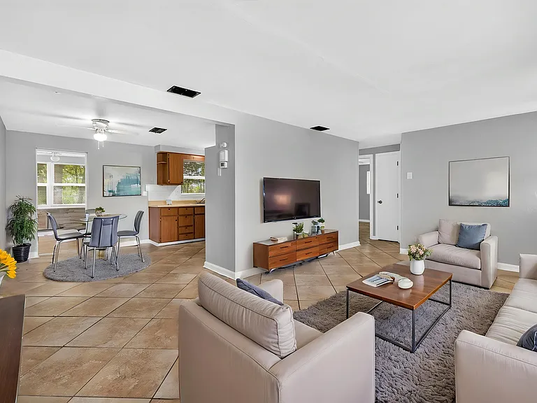 2516 Templewood Dr — Photo 3