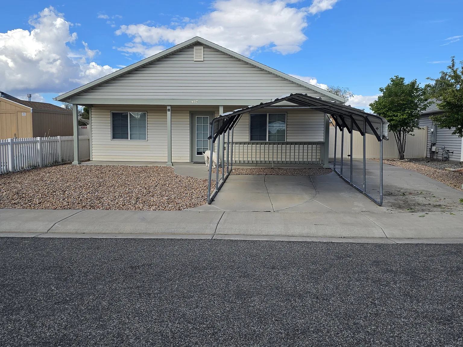 3 bed, 1100 sqft, $1,800 — Photo 1