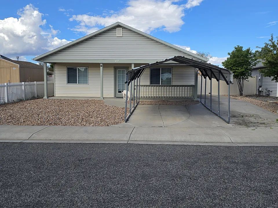 443 Pear Ln