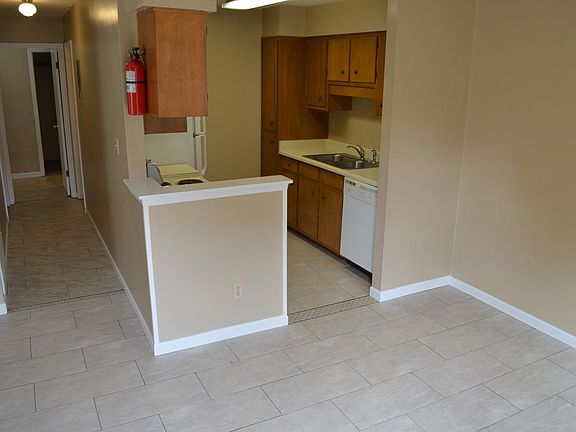 3rd image of 4728 Bellview Ave #B