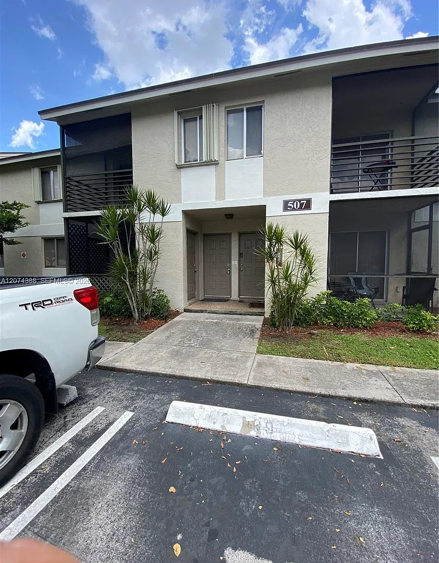 2 bed, 1.0 bath, $1,900 — Photo 1