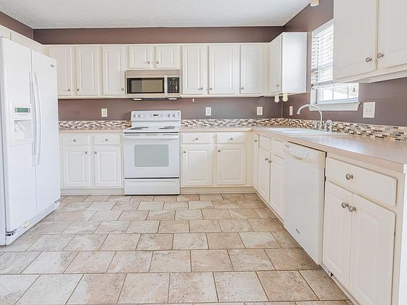 3rd image of 3244 Dark Woods Dr