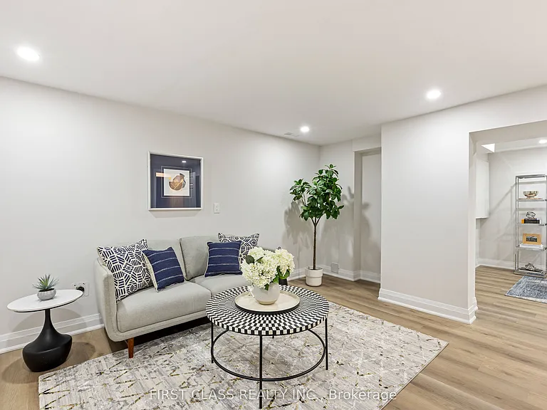 679 Village Pkwy — Photo 35