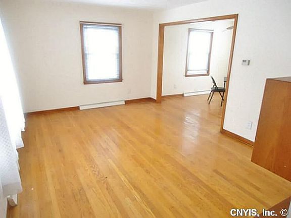 2nd image of 922 Stolp Ave