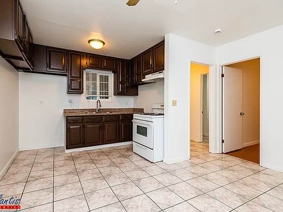 3rd image of 80 Sunset Ct