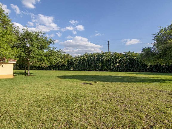 5th image of 211 SW Palm Dr APT 205