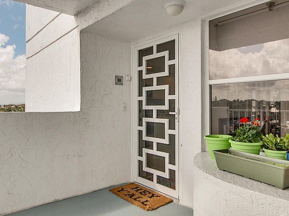 2nd image of 3901 S Flagler Dr APT 606