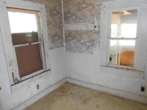 3rd image of 608 W Hillsboro St