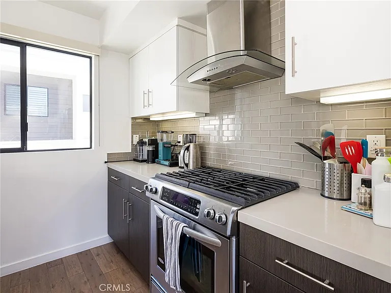 121 E Walnut Ave — Photo 16