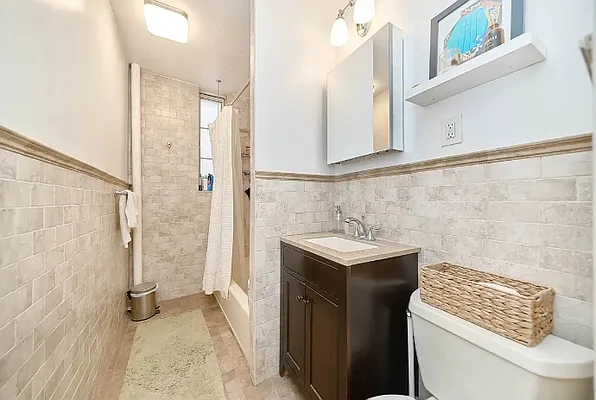 Bathroom, photo 1