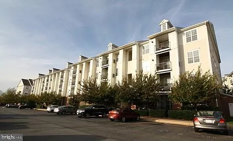 21216 McFadden Sq #207