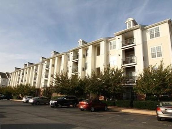 21216 McFadden Sq Unit 207