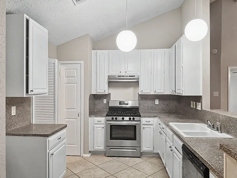 22511 Braken Manor Ln — Photo 7