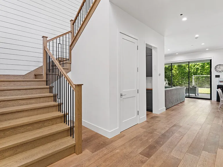 4435 Stansbury Ave — Photo 27